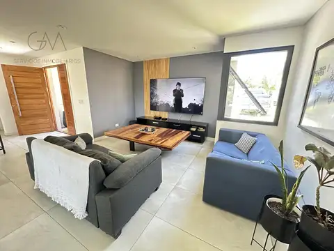 Casa 5 ambientes con 3 baños