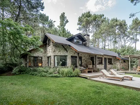 Agradable casa cerca del golf en Carilo