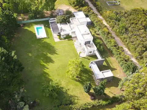 Hermosa casa en venta, "Chacras del paraiso"