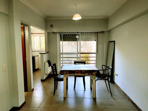DEPARTAMENTO 2 AMBIENTES AL FRENTE CON BALCÓN Y COCHERA. INT. BEGUIRISTAIN 278 AVELLANEDA, PISO 1R