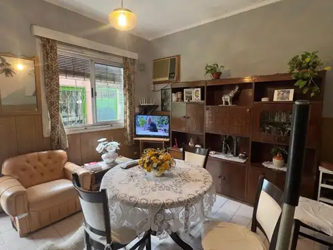 Casa en venta c/ cochera en Colón