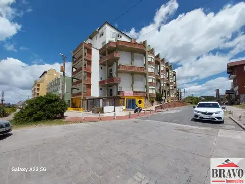 VENTA EN BLOCK DE TRACIONAL EDIFICIO FRENTE AL MAR DE VILLA GESELL.