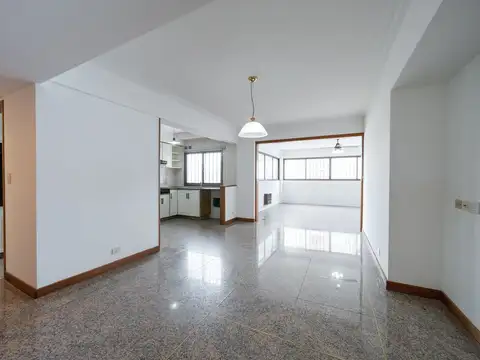 Departamento 8 ambientes con 3 baños