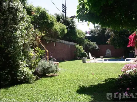 Casa en Venta con 5 cocheras