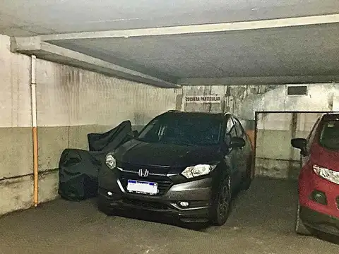 Venta cochera fija cubierta (Auto+moto) Monserrat