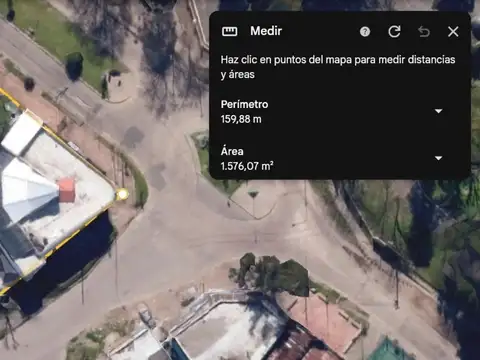 Avenida Cervantes Y Avenida Isidoro Iriarti