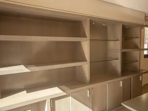 Oficina en Alquiler con 2 cocheras