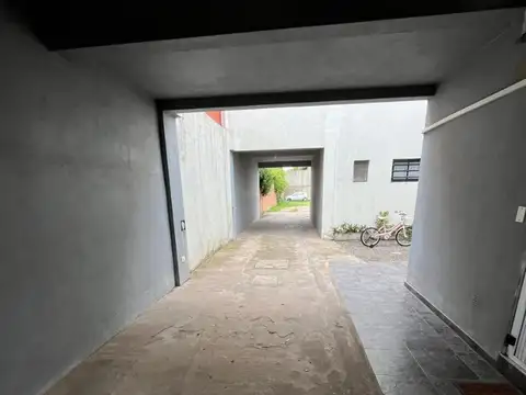 117 E/ 76 Y 77 , Piso 1