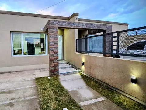 Casa en Venta en Plottier, USD 180.000