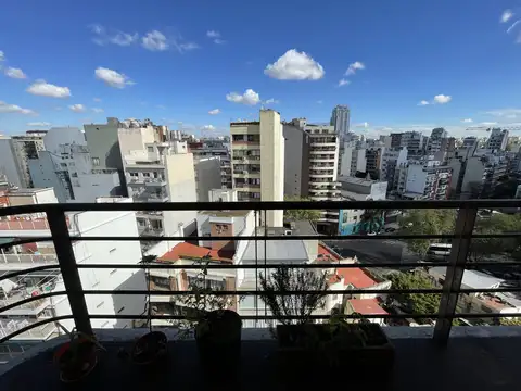 2 AMBIENTES EN VENTA CON BALCÓN Y COCHERA – CABALLITO
