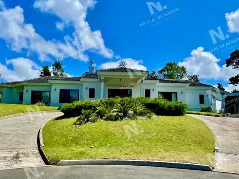 Lujosa Casa de 3 Dormitorios con Piscina en La Arboleda