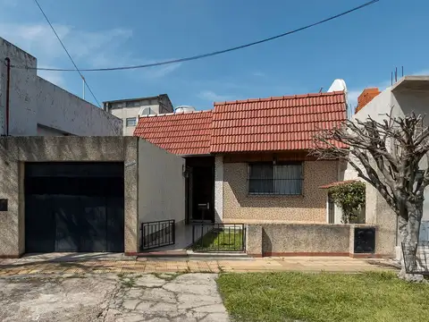 VENTA CASA 3 AMB.C/COCHERA EXCELENTE GERLI