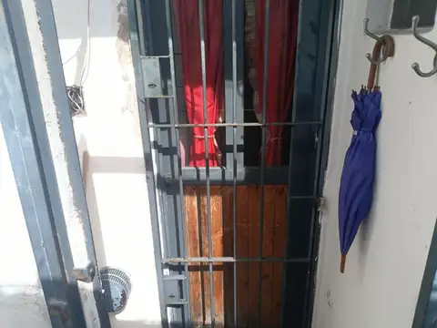 Depto Tipo Casa en Venta en Bernal Oeste, USD 40.000