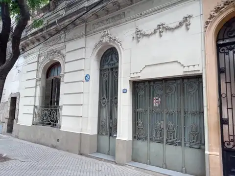 CASA AL FRENTE ENTRE RIOS 2100