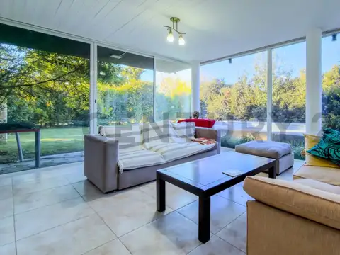 Casa 5 ambientes con 3 baños