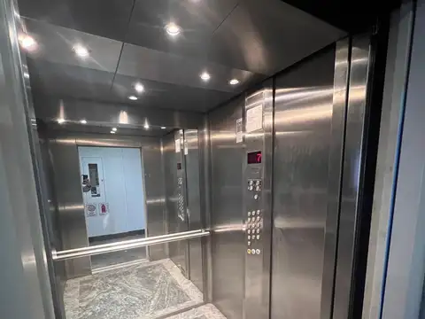 Oficina en Venta con 2 cocheras