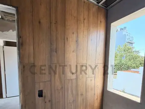 ALQUILER PH TIPO CASA AL FRENTE EN TRIPLEX – 5 AMBIENTES / APTO PROFESIONAL – IDEAL OFICINAS / ESTUD