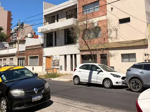 ALQUILER PH TIPO CASA AL FRENTE EN TRIPLEX – 5 AMBIENTES / APTO PROFESIONAL – IDEAL OFICINAS / ESTUD