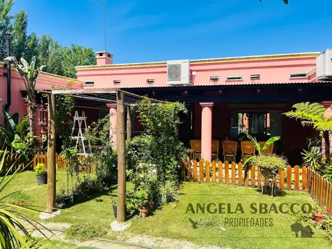 Casa en Venta con 2 cocheras
