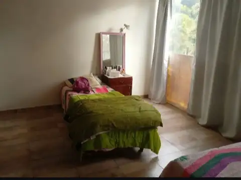 Casa 7 ambientes con 2 baños
