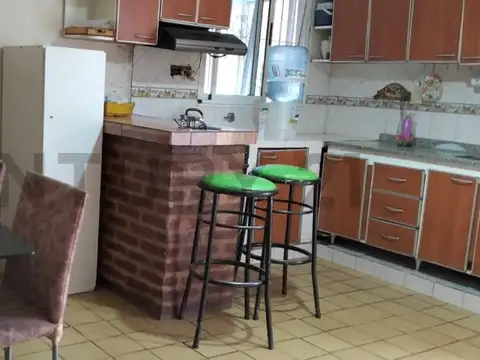 VENTA CASA 6 AMBIENTES CON DOS LOCALES DERQUI PILAR