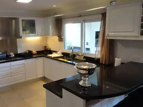 ESPECTACULAR CASA EN HARAS DEL SUR II. 3000M2 DE LOTE + 500M2 CUBIERTOS