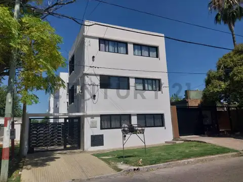 Departamento en 67 entre 135 y 136 Los Hornos