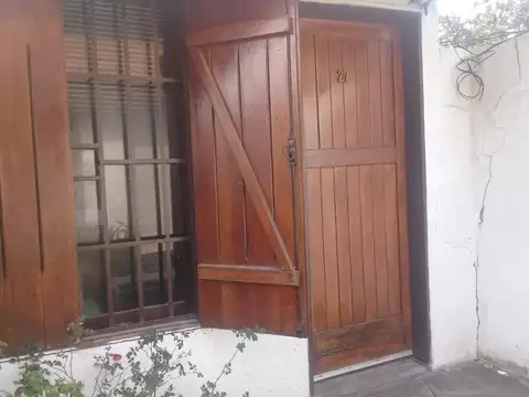 Depto Tipo Casa en Alquiler en Castelar, $ 400.000