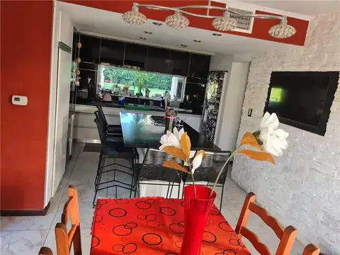 Casa en Venta con 4 cocheras