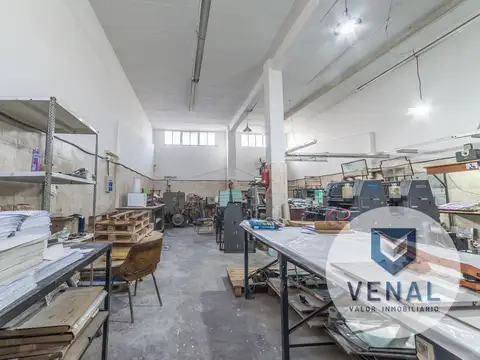 Venta Galpón Bodega con Depósito y oficinas, portón y persiana eléctricos, entrada camión, 2 plantas