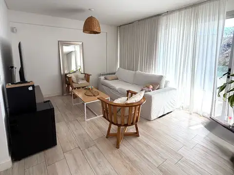 Venta Piso dos cocheras / Balcón y Pileta en Villa Devoto con renta hasta Enero 2026.