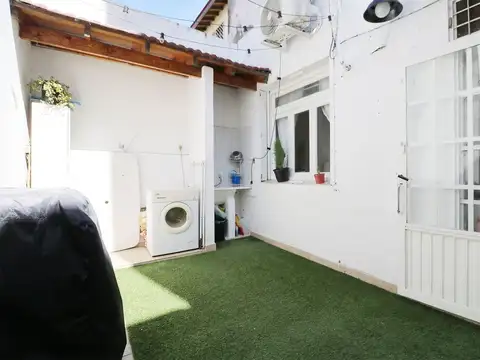 VENTA PH 3 AMB. CON PATIO EN PLANTA BAJA - FLORES