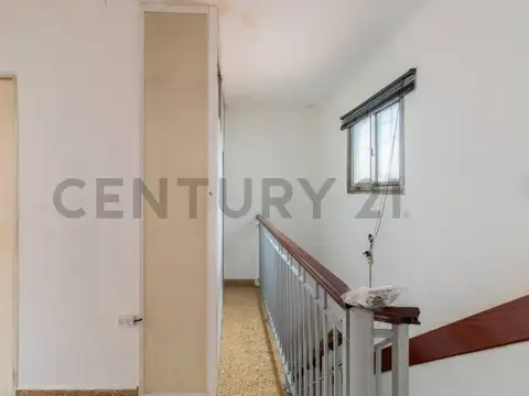 PH 4  AMBIENTES EN DOS PLANTAS EN HAEDO CON COCHERA -BARRIO GUEMES -OPORTUNIDAD