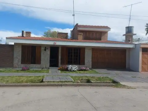 ALQUILER SALON COMERCIAL CONSULTORIOS. RIVADAVIA