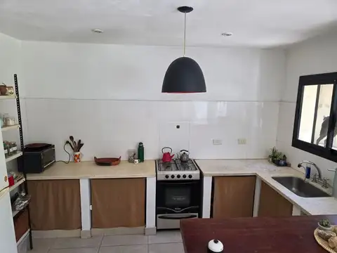 Casa 6 ambientes con 2 baños