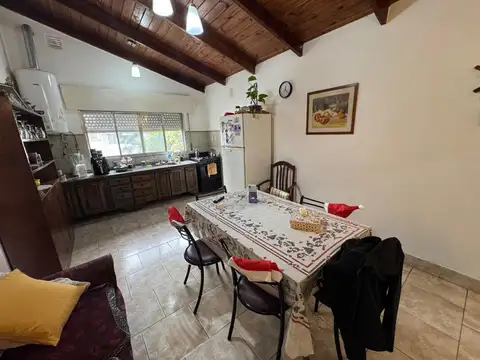VENTA CASA PASILLO DOS DORMITORIOS PLANTA ALTA EN REFINERIA
