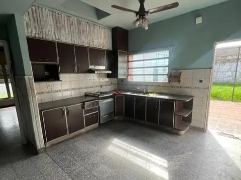 Casa con 3 habitaciones - 3 baños en Moron