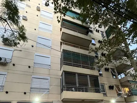 DEPARTAMENTO 4 AMBIENTES A LA CALLE CON BALCON.LUMINOSO