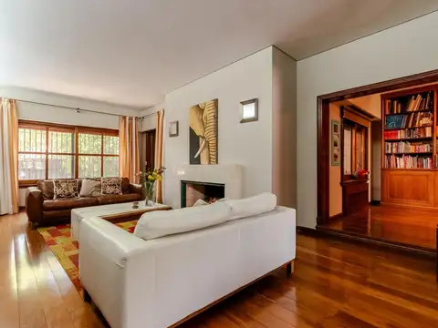 Casa 9 ambientes con 6 baños