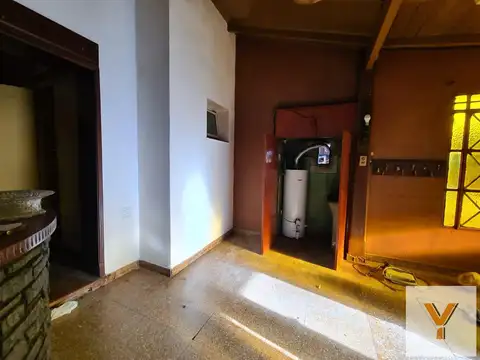 Casa en venta - 5 Dormitorios 2 Baños - Cochera - Pileta - 280Mts2 - Manuel B. Gonnet