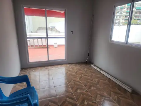 Alquiler PH 2 y 1/2 ambientes con gran terraza