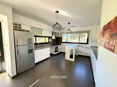 Casa 4 ambientes con 4 baños
