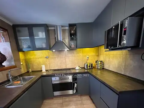 Casa 6 ambientes con 4 baños