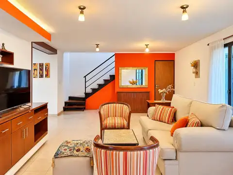 Casa 5 ambientes con 2 baños