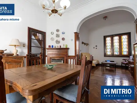 Casa de 6 ambientes con cochera y vivienda independiente – Detalles de categoría en Caballito.