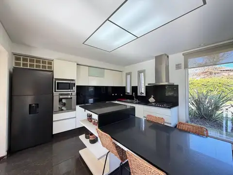 Casa en Venta en Funes, USD 560.000