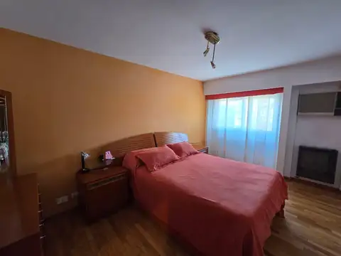 Dúplex 5 Ambientes en Venta en Martínez – 4 Dormitorios, Jardín de 20 m², Parrilla y Cochera