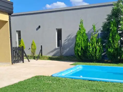 Casa en Venta con 4 cocheras