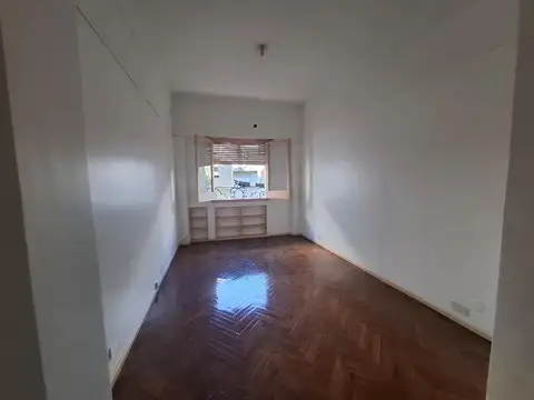 Venta. departamento 3 ambientes. Paso 700. Balvanera.