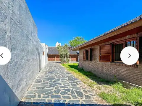 Casa 4 ambientes con 2 baños